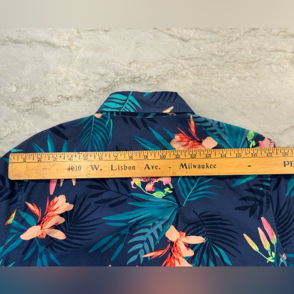 Hollister Epic Flex Tropical Exploded Print Button Down Shirt - Picture 7 of 7